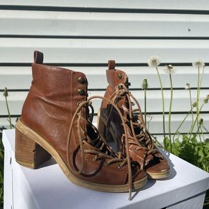 Women’s 6.5 brown leather gladiator heeled sandal